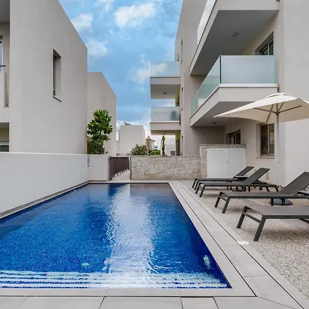 Anchora * Paralímni